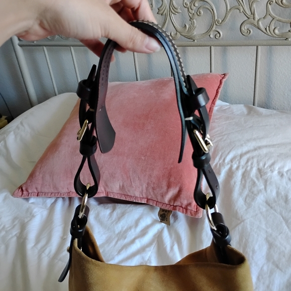 Dooney and Bourke shouldbag bucket - Picture 3 of 6